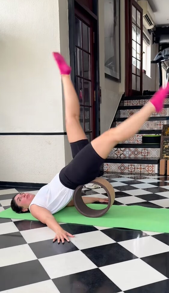 Kareena Kapoor Khan’s Latest Core Workout Is The Gym Motivation You Needed